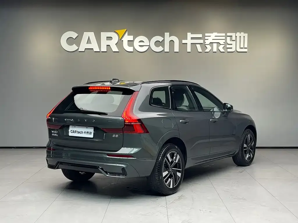 Volvo XC60 — фото 7