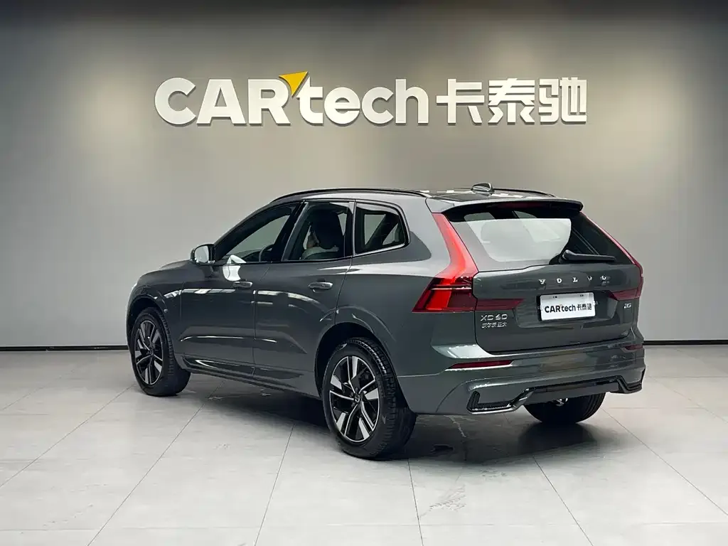 Volvo XC60 — фото 10