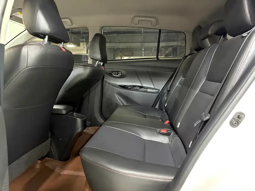 Toyota Yaris L — фото 6