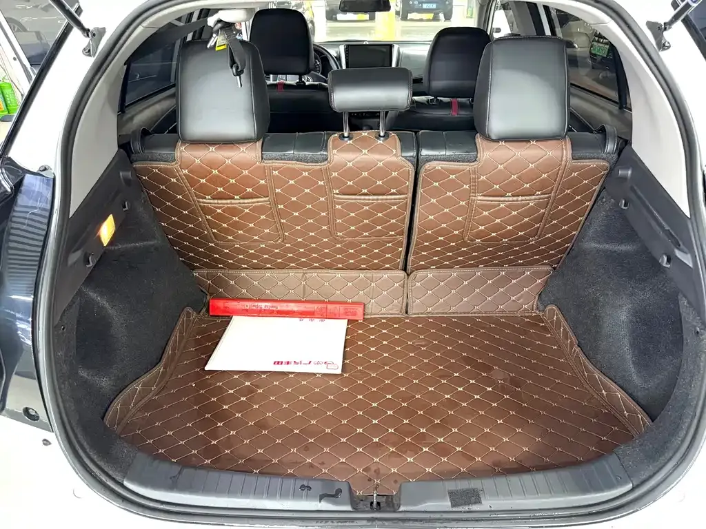 Toyota Yaris L — фото 10