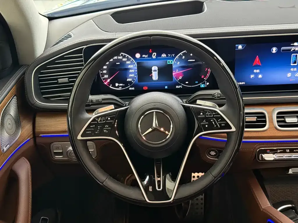 Mercedes-Benz GLS — фото 10