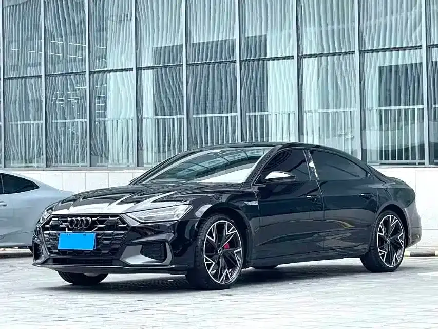 Audi A7L — фото 1