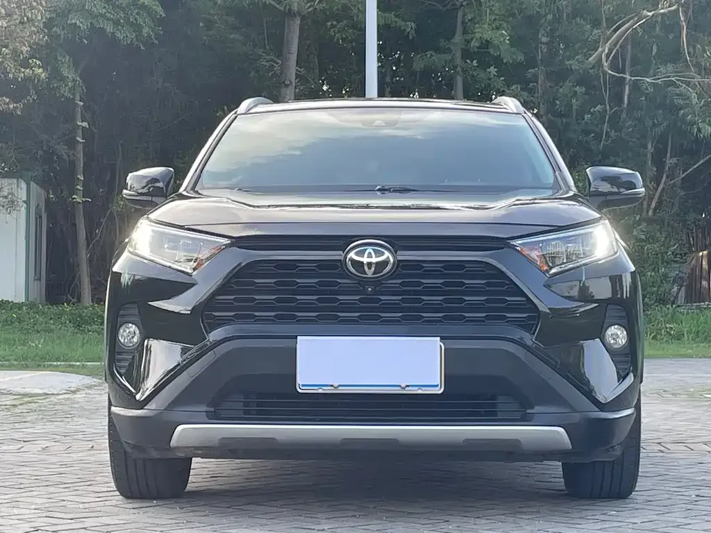 Toyota RAV4 — фото 10