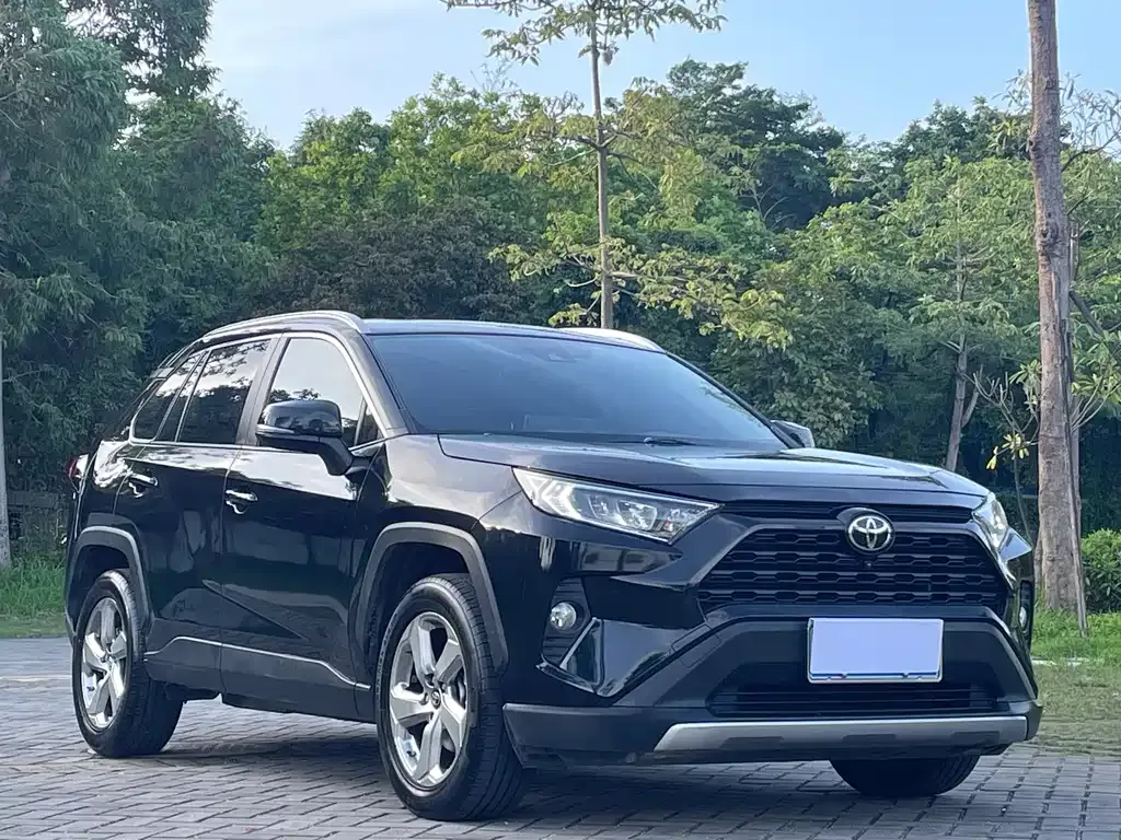 Toyota RAV4 — фото 3