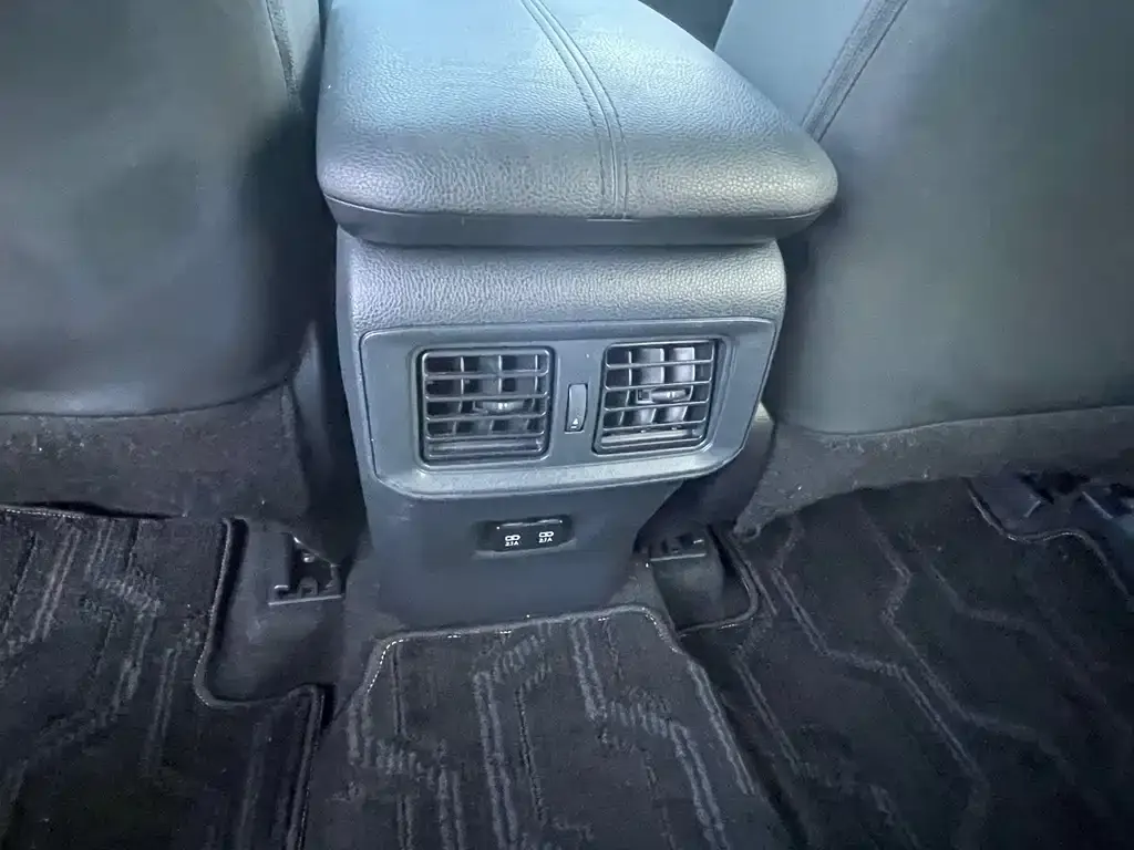 Toyota RAV4 — фото 2