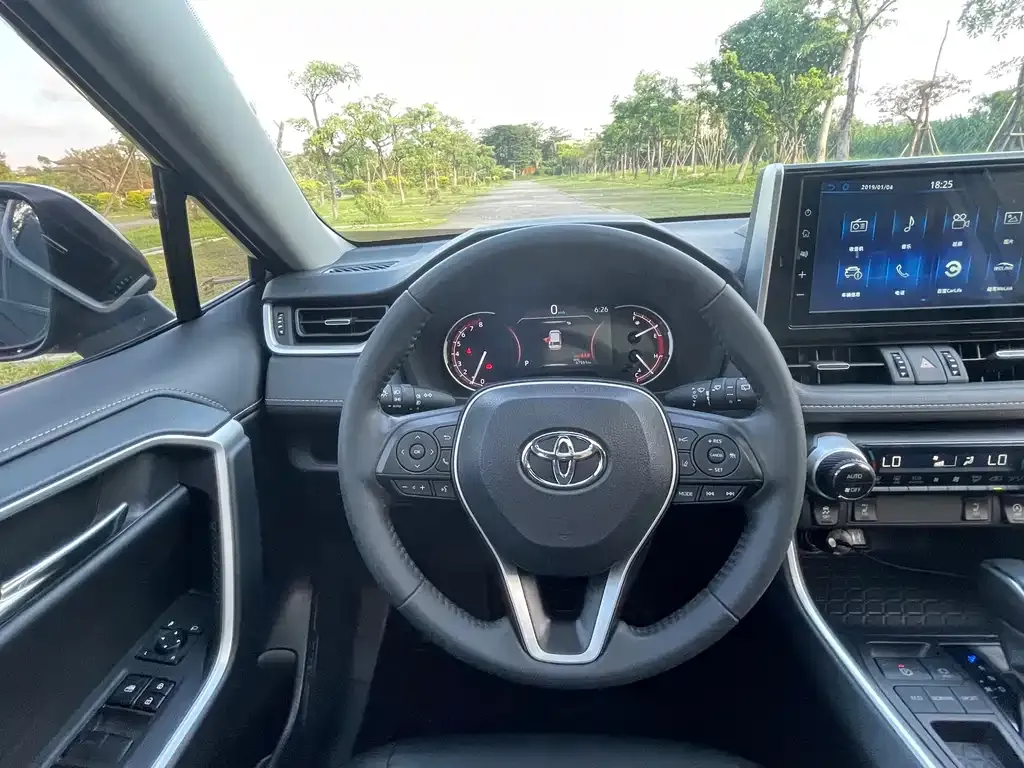 Toyota RAV4 — фото 9