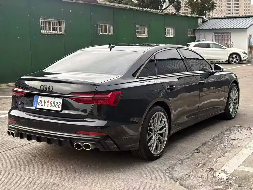 Audi A6L — фото 10
