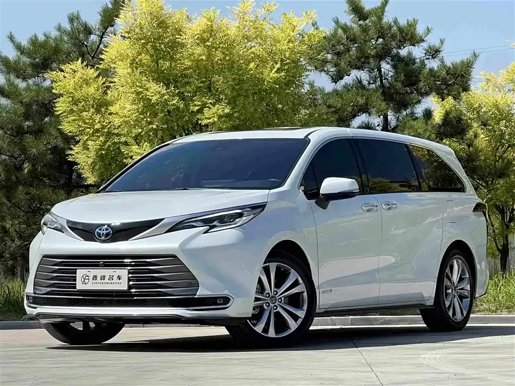 Toyota Sienna — фото 1
