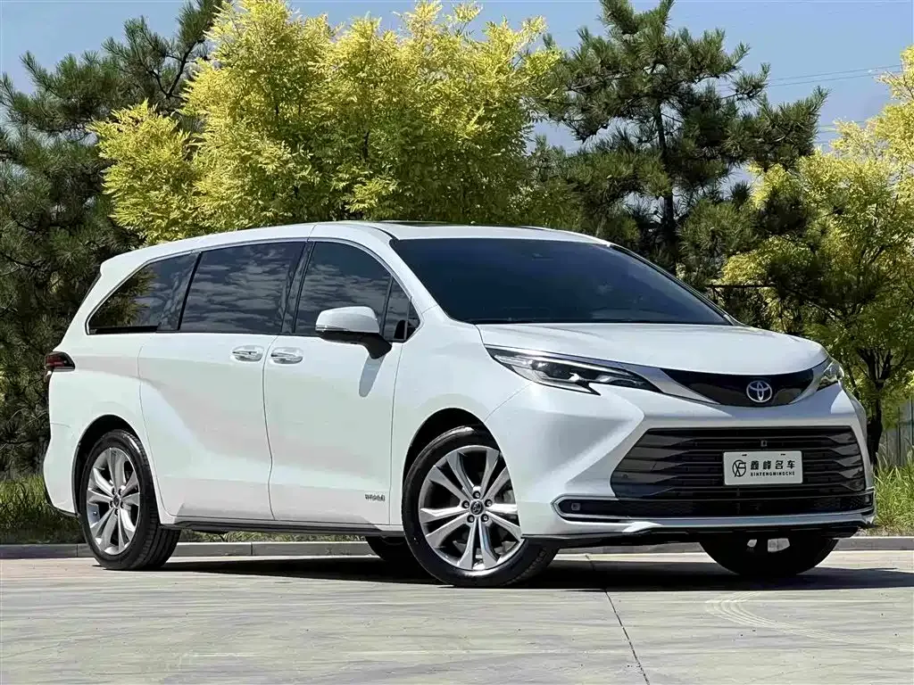Toyota Sienna — фото 8