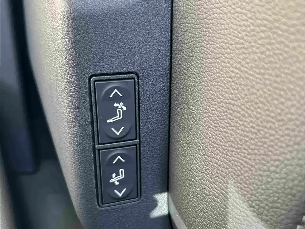 Toyota Sienna — фото 4
