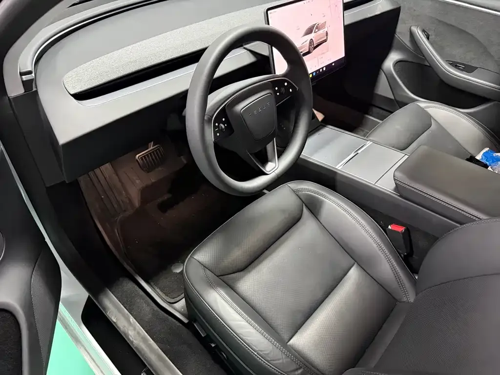 Tesla Model 3 — фото 9