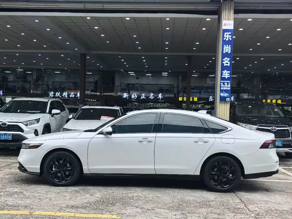 Honda Accord — фото 8