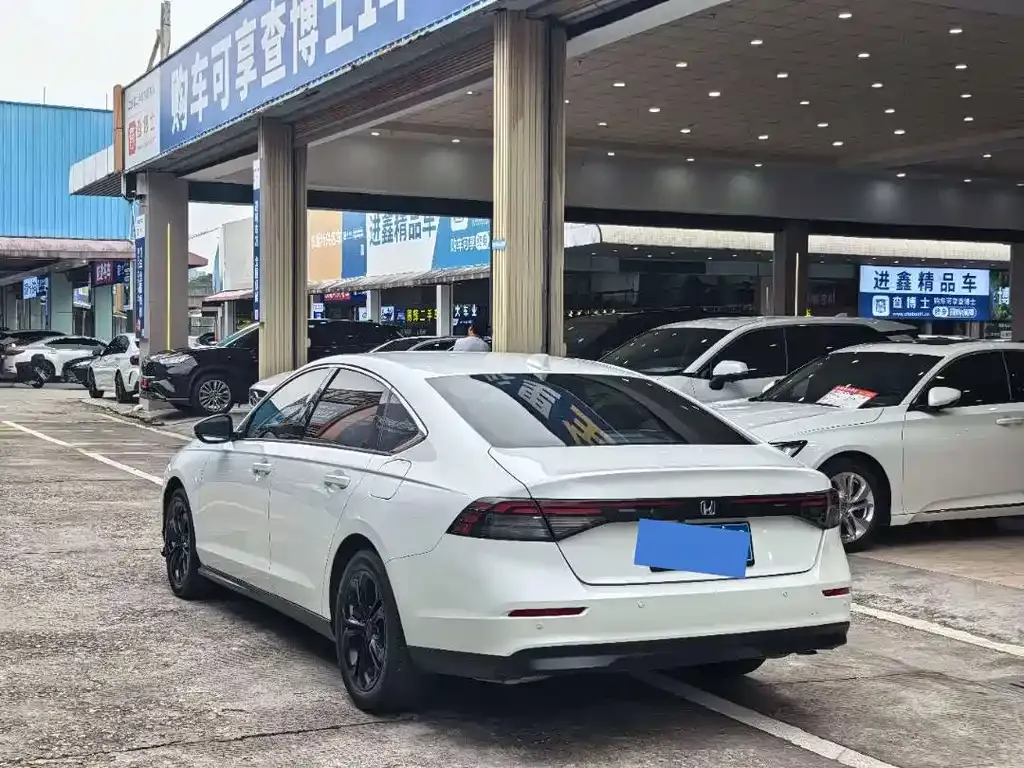 Honda Accord — фото 10