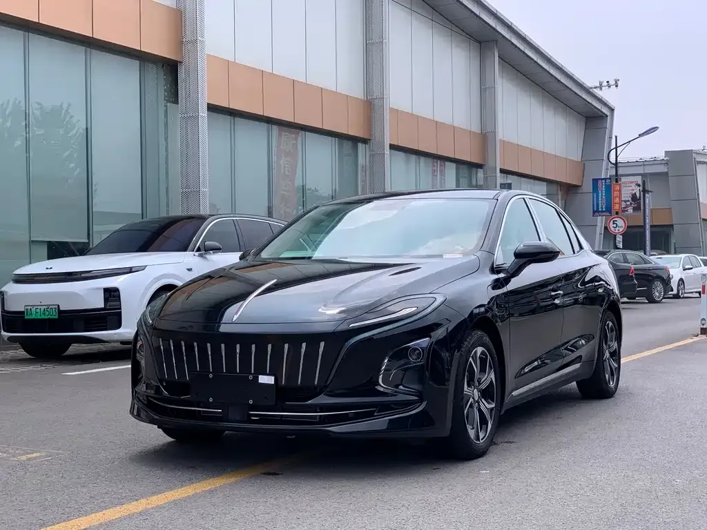 Hongqi E-QM5 — фото 1
