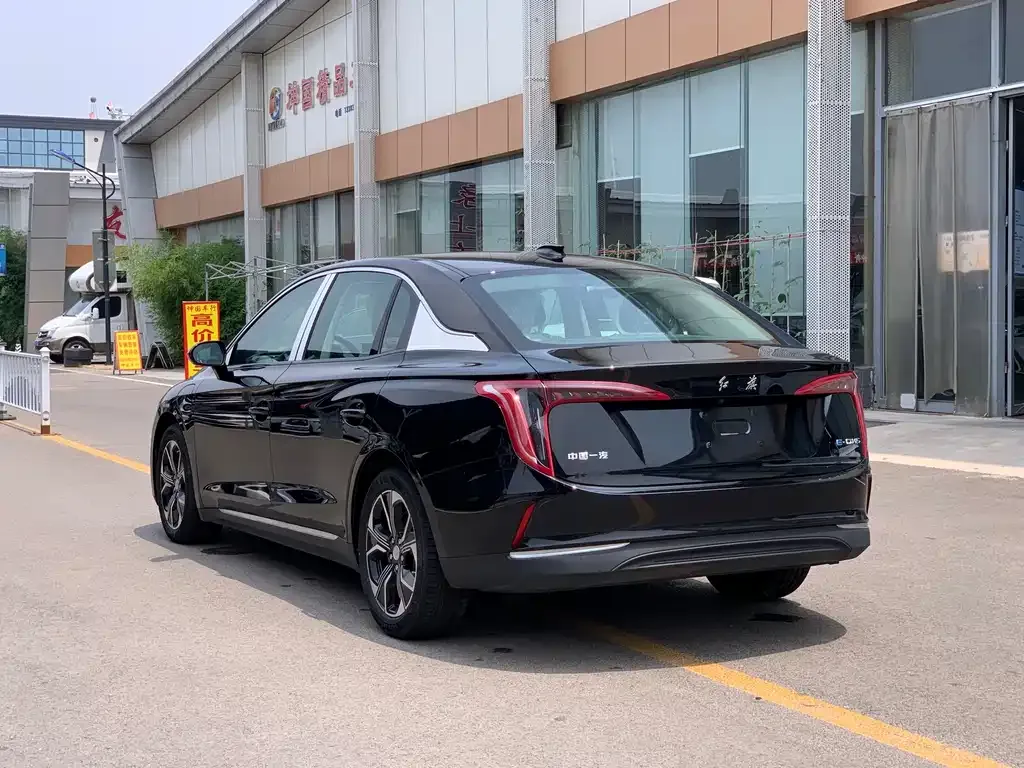 Hongqi E-QM5 — фото 6