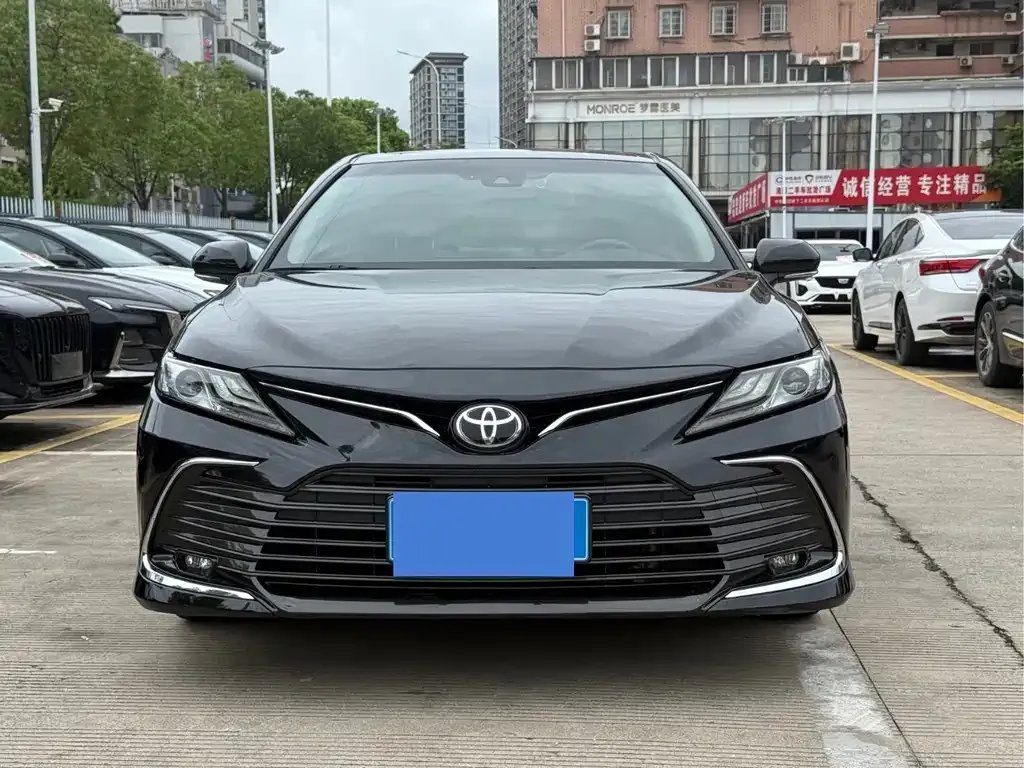 Toyota Camry — фото 4