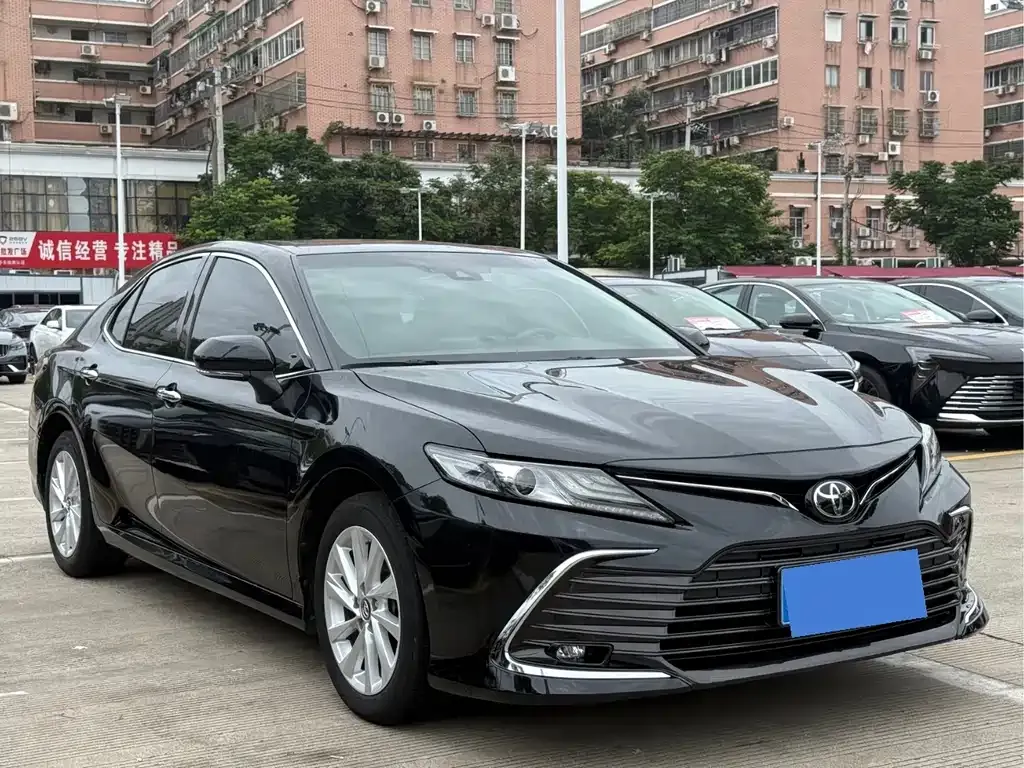 Toyota Camry — фото 10