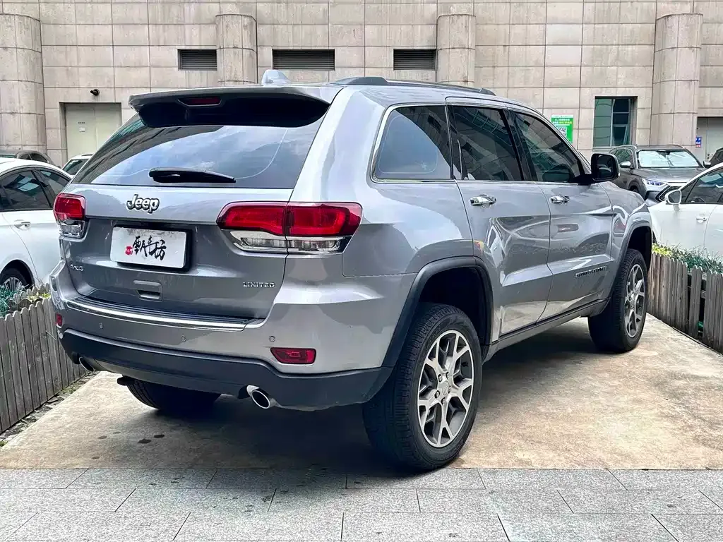 Jeep Grand Cherokee (Import) 2022 из CN, фото 10