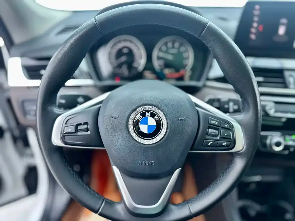 BMW X1 — фото 8
