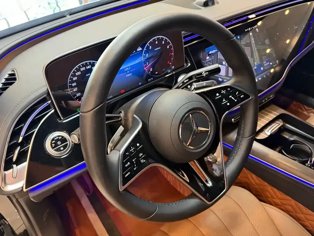 Mercedes-Benz E-Class — фото 6