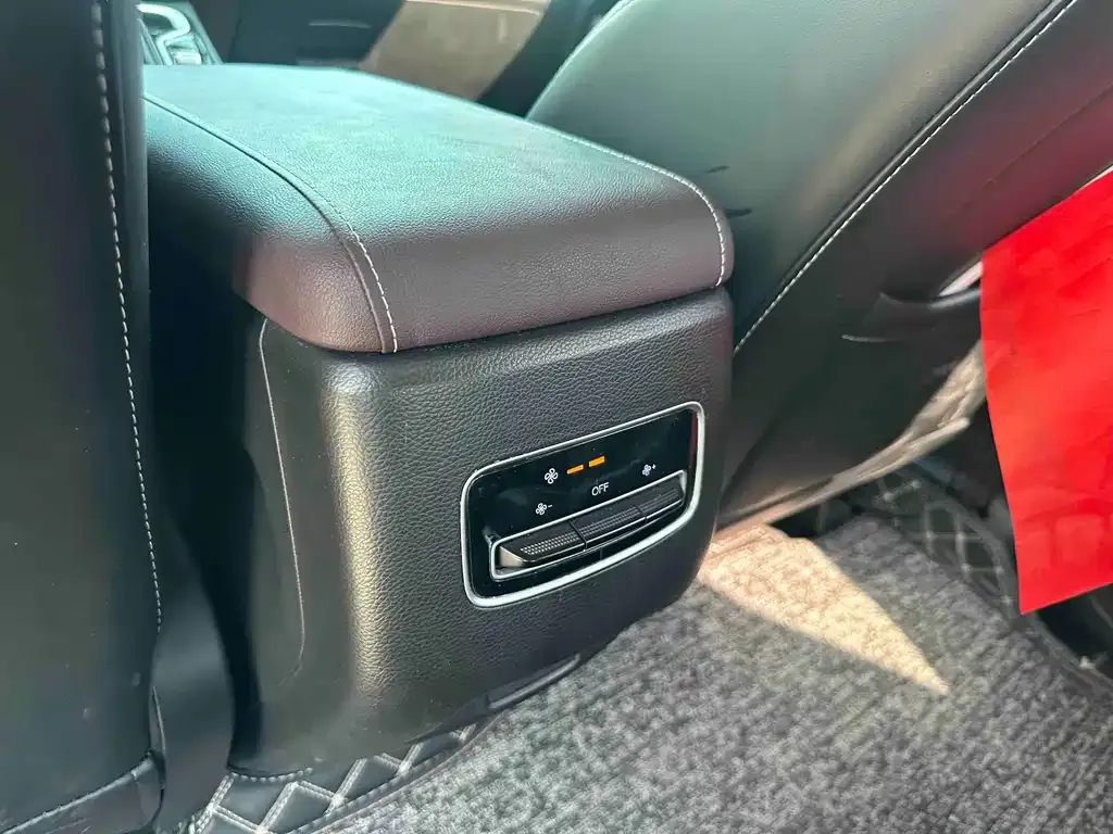 GAC Motor Trumpchi M6 — фото 10