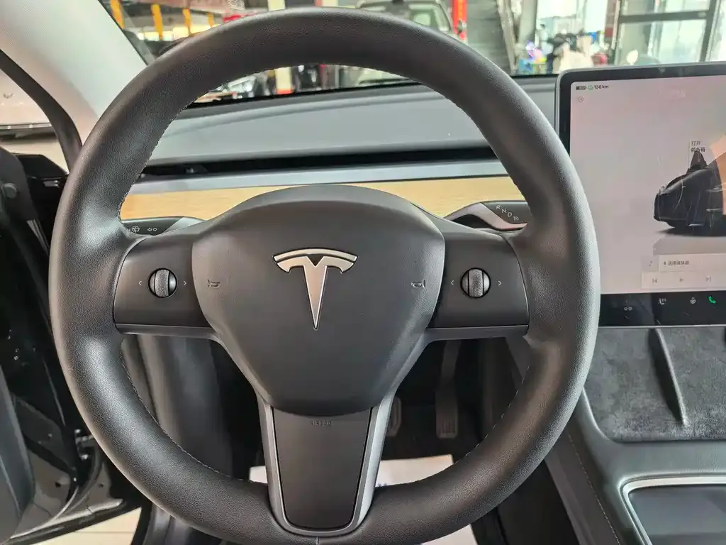 Tesla Model Y — фото 3