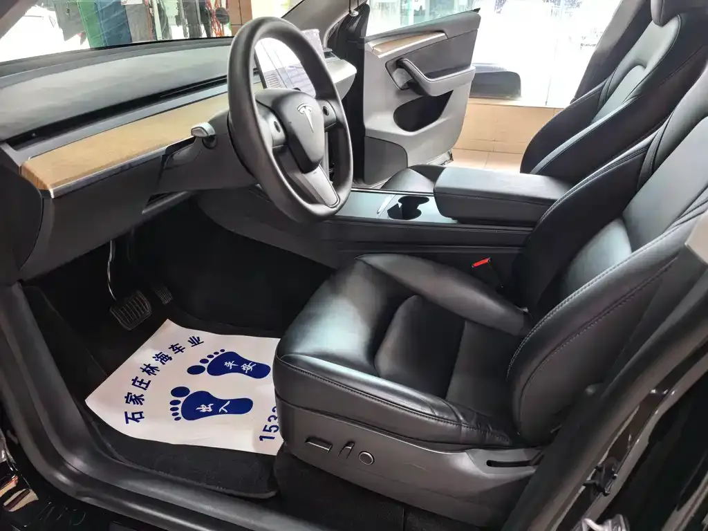 Tesla Model Y — фото 9