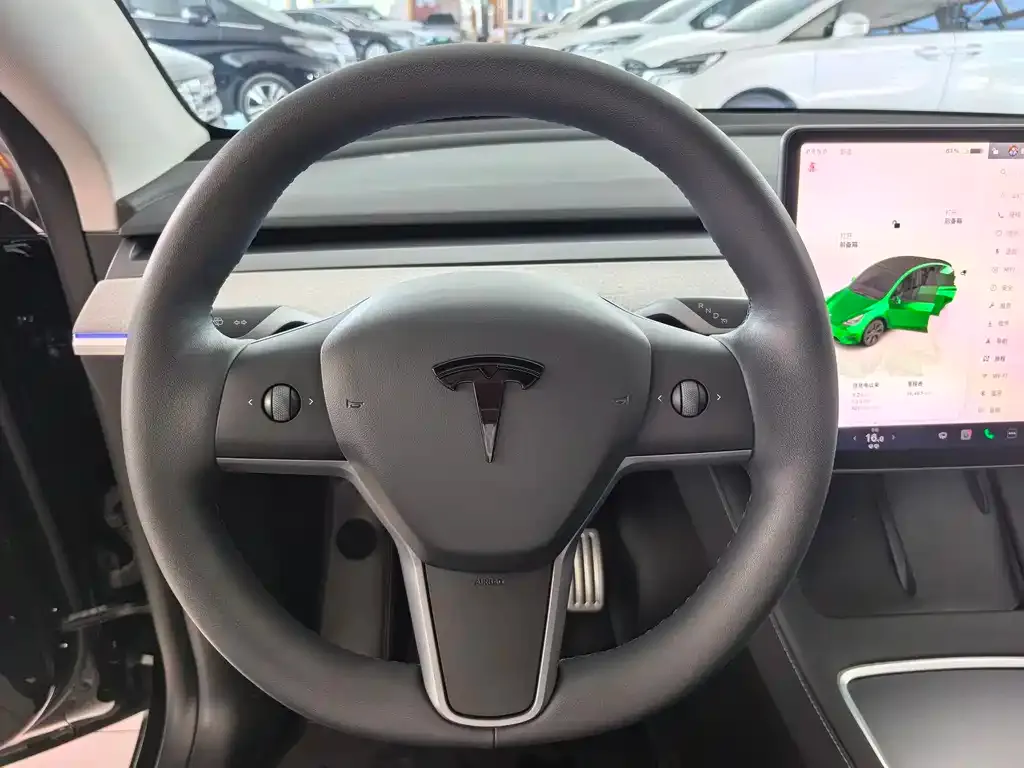 Tesla Model Y — фото 7