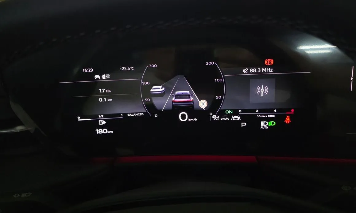 Audi Q5 2025 из KR, фото 4