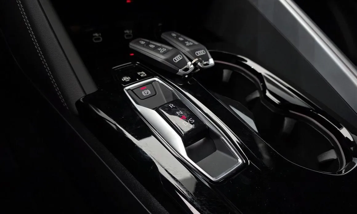 Audi Q5 2025 из KR, фото 6