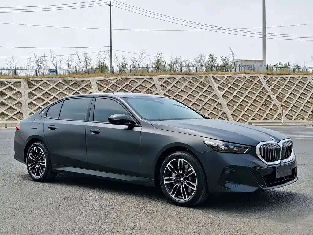 BMW 5 Series — фото 10