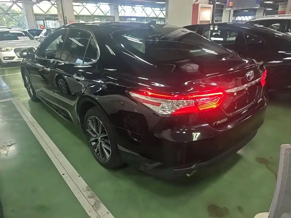 Toyota Camry — фото 8
