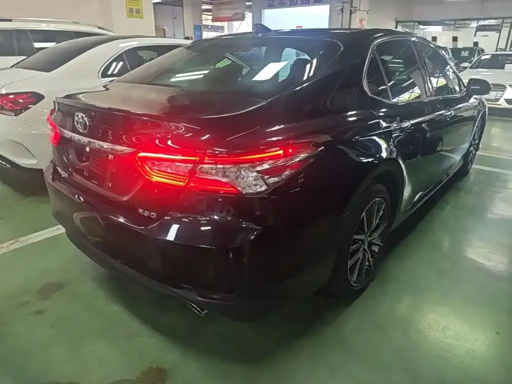 Toyota Camry — фото 4