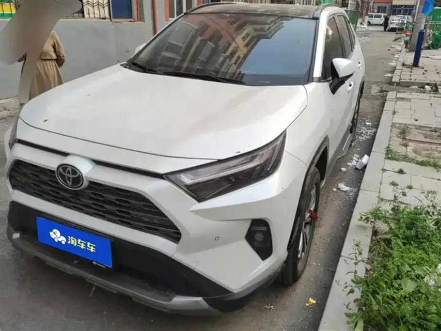Toyota RAV4 — фото 1
