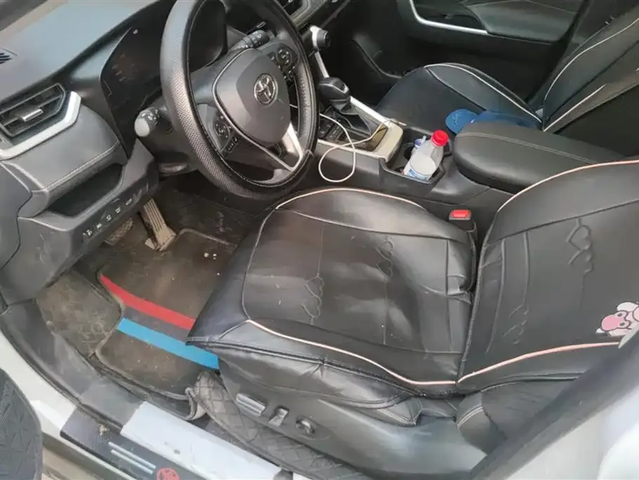 Toyota RAV4 — фото 4