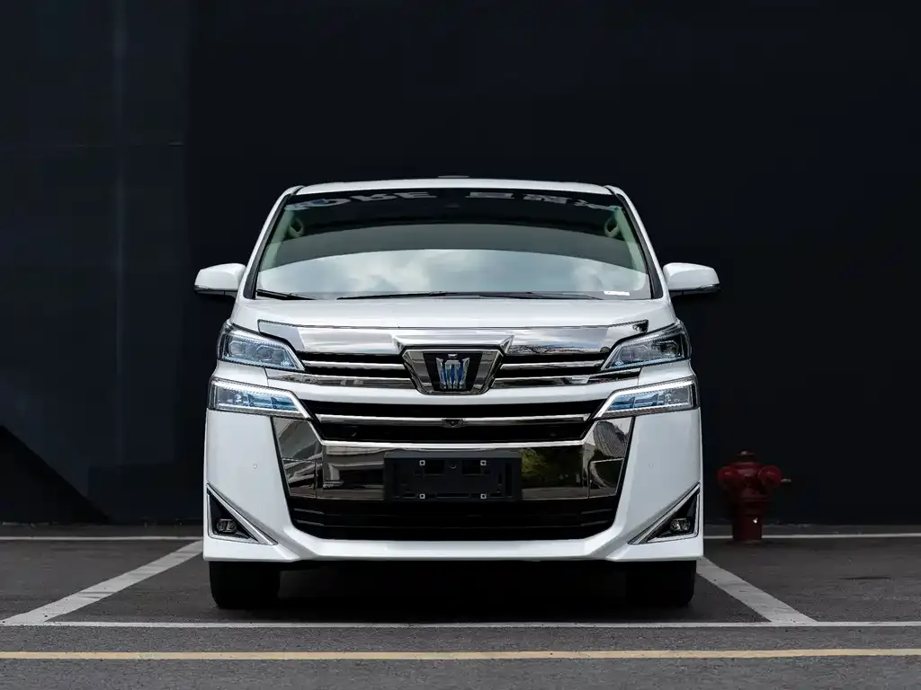 Toyota Vellfire — фото 1
