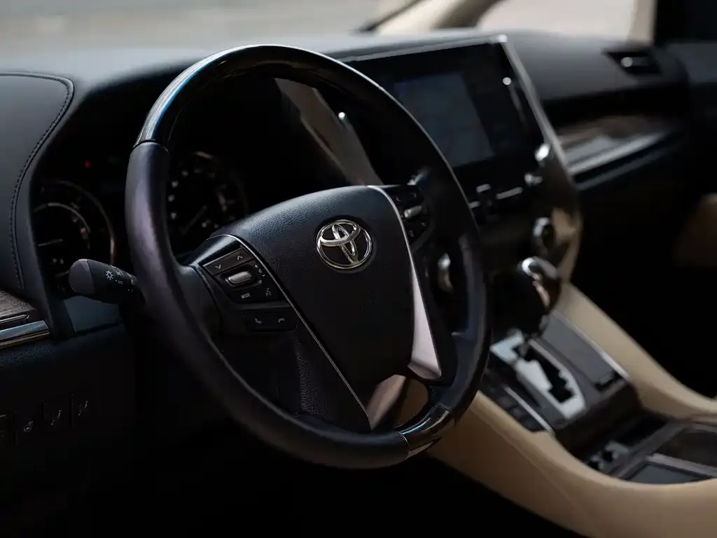 Toyota Vellfire — фото 2