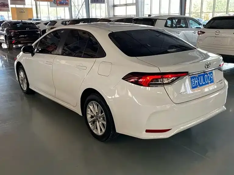 Toyota Corolla — фото 7