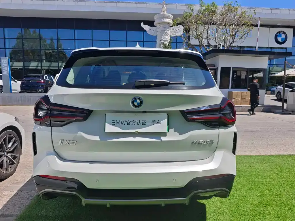 BMW iX3 — фото 4