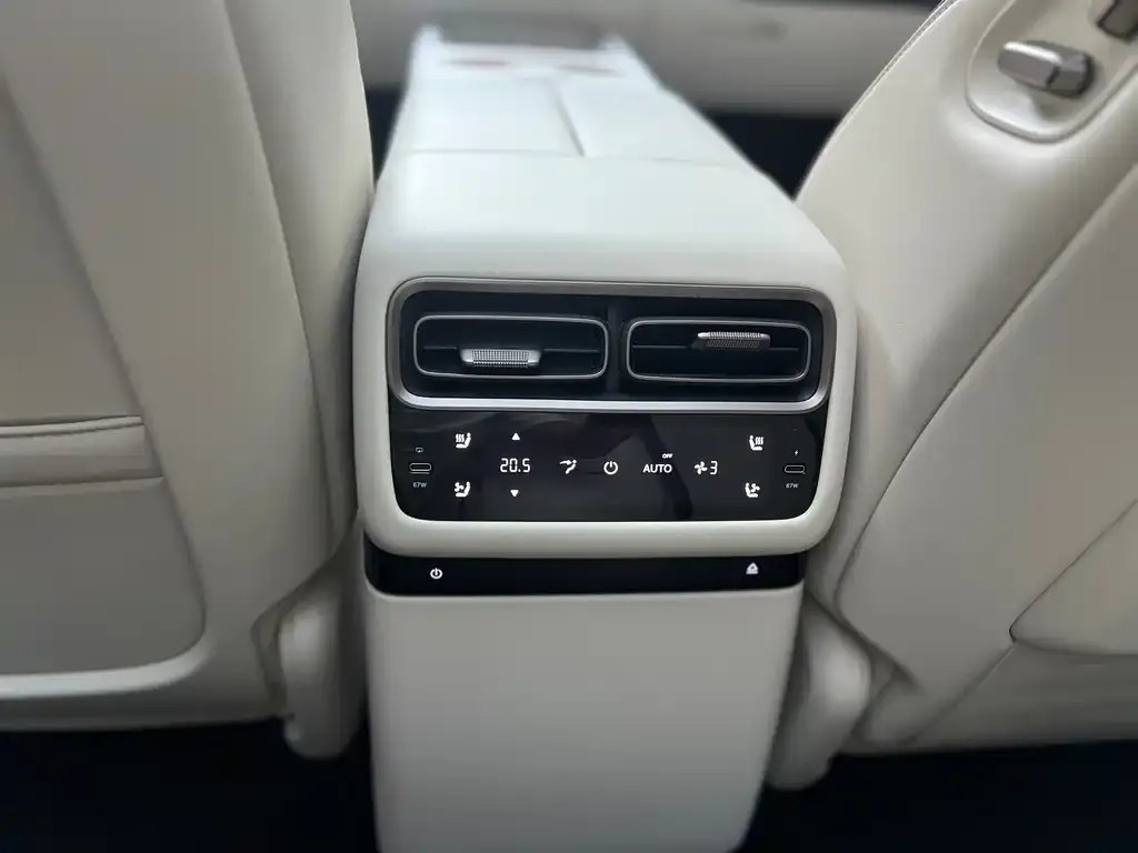Li Auto i6 — фото 4