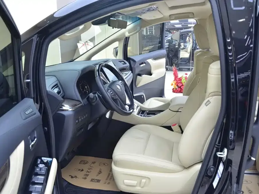 Toyota Vellfire — фото 5