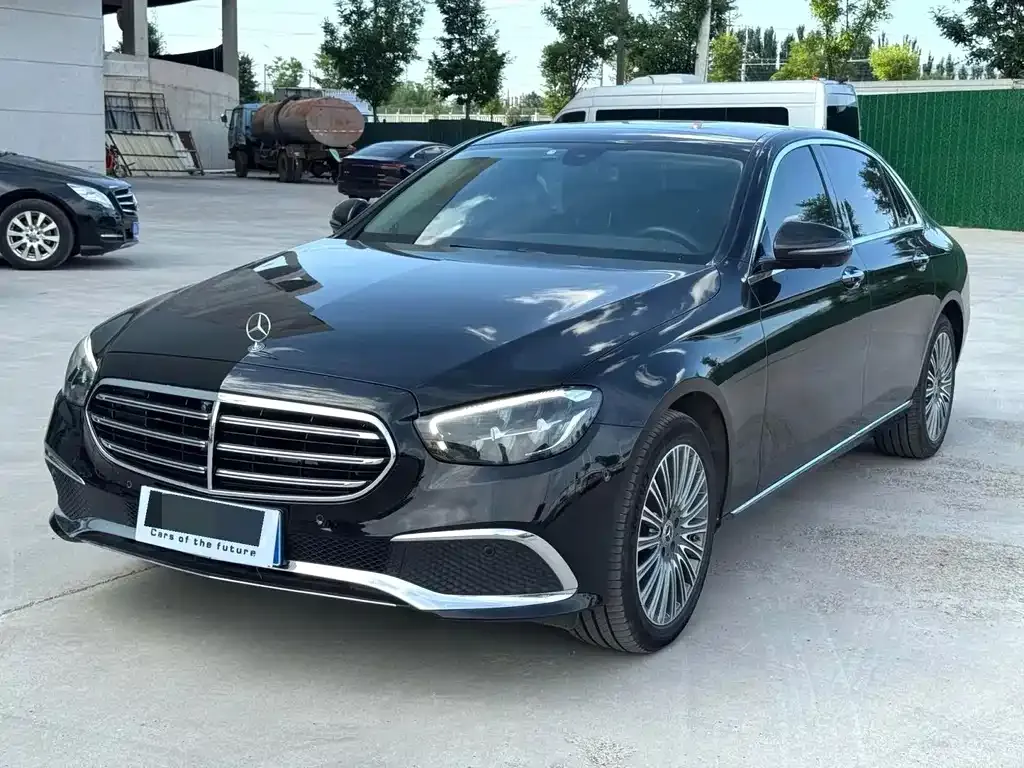 Mercedes-Benz E-Class — фото 1