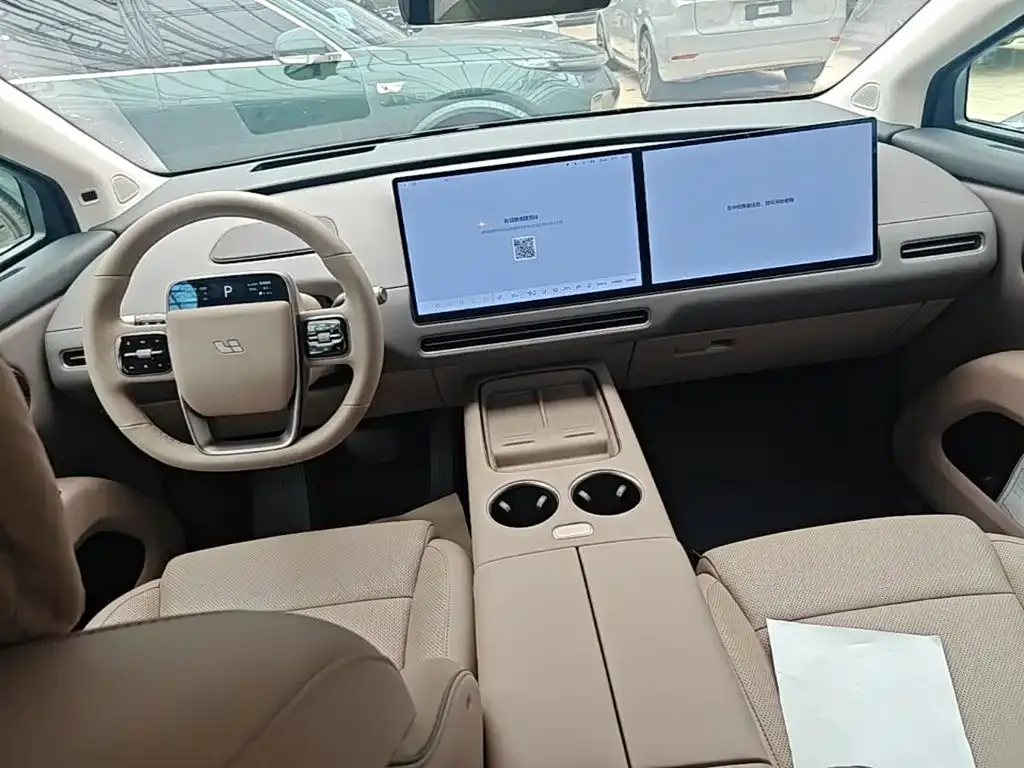 Li Auto i8 — фото 3