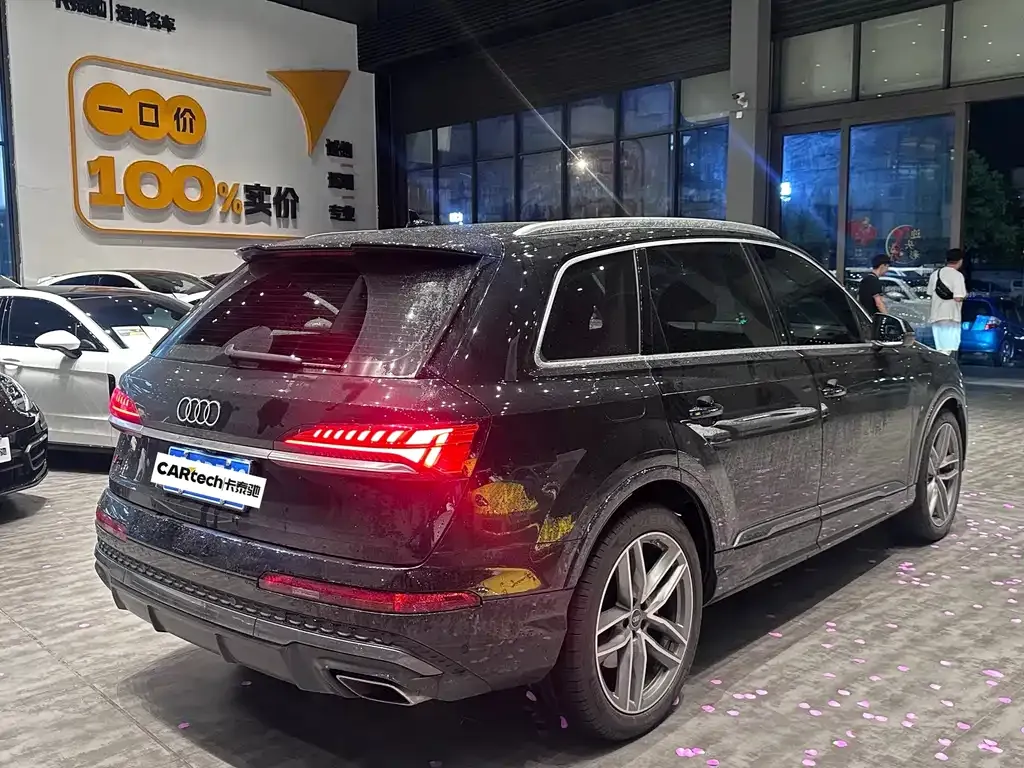 Audi Q7 — фото 9