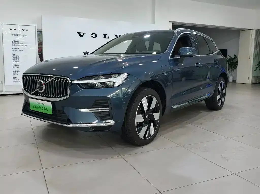 Volvo XC60 PHEV — фото 1