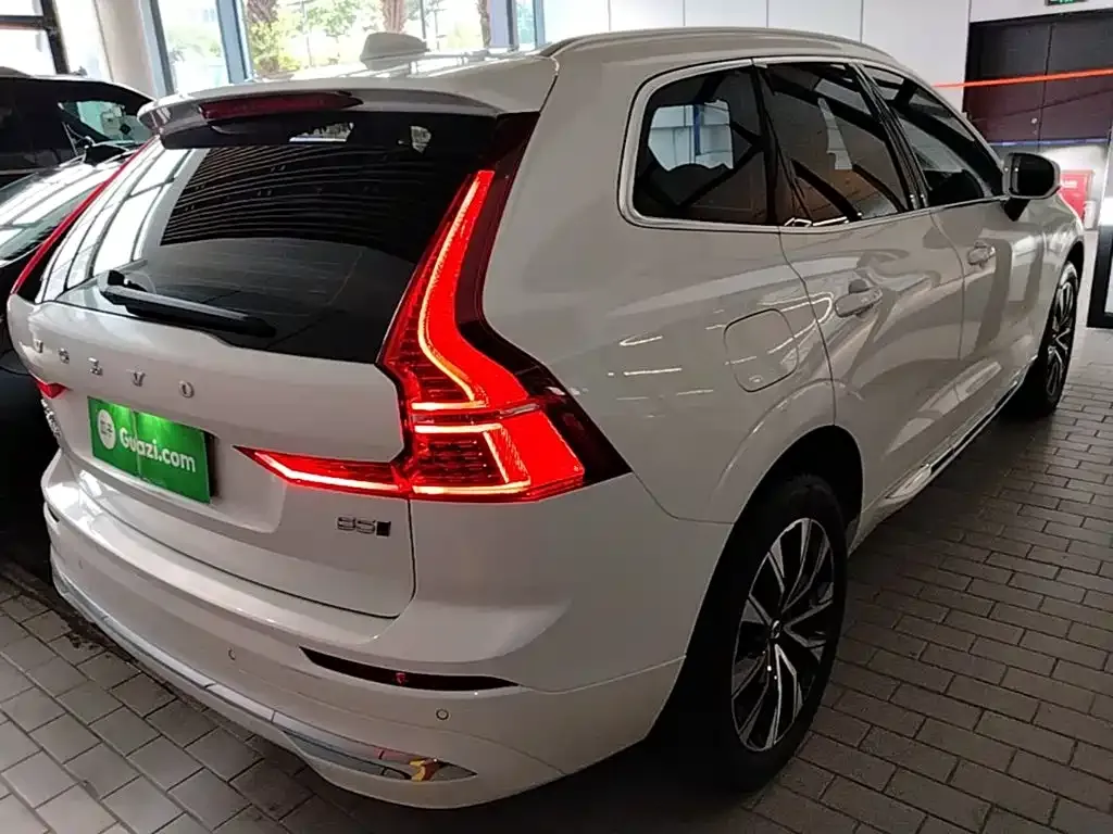 Volvo XC60 — фото 10