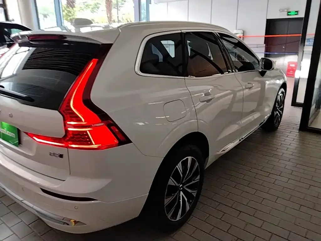 Volvo XC60 — фото 6