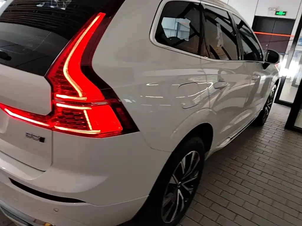 Volvo XC60 — фото 5