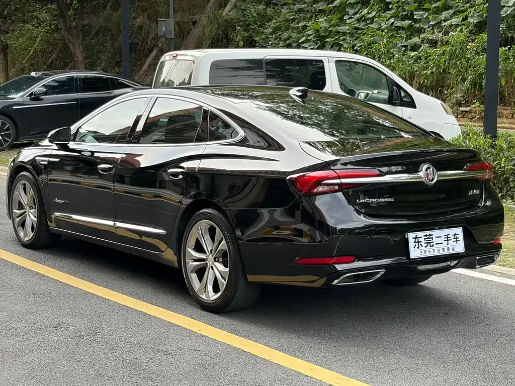 Buick LaCrosse — фото 10