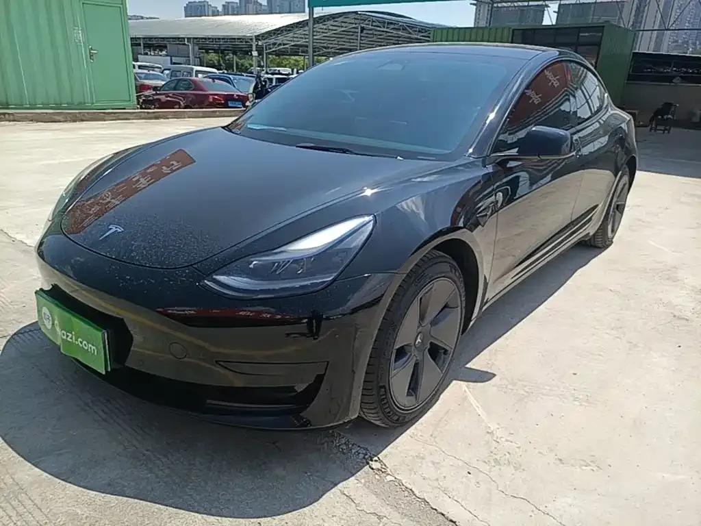 Tesla Model 3 — фото 1